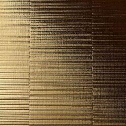 Detailaufnahme einer Gold reflektierenden und strukturierten Oberfläche in Sägerau-Optik