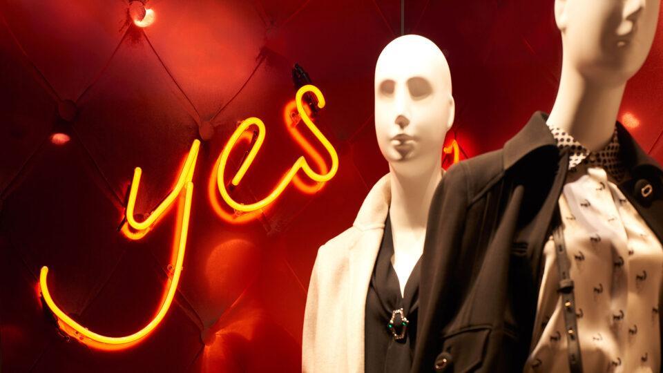 Shopwindow in red, shiny decor with lettering 