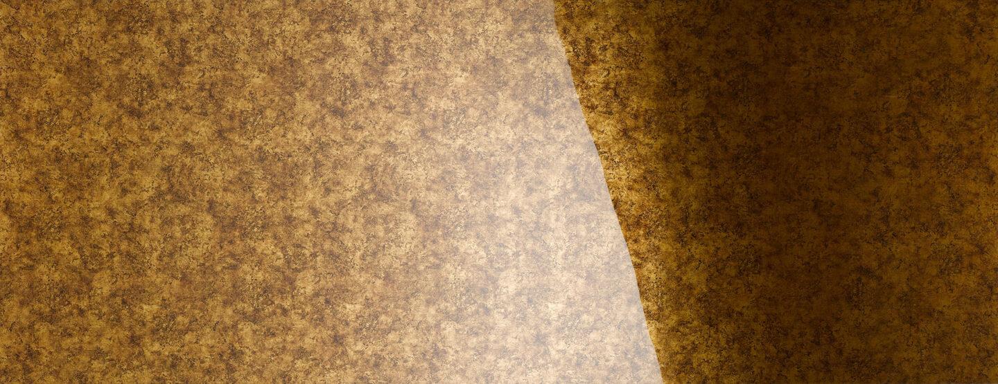 Ganzplattenfoto einer hochglänzenden kupferfarbenen Dekorplatte im Vintage-Look