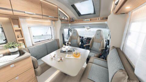 Innenbereich im Caravan mit einer Deckenverkleidung im Betonlook von SIBU DESIGN