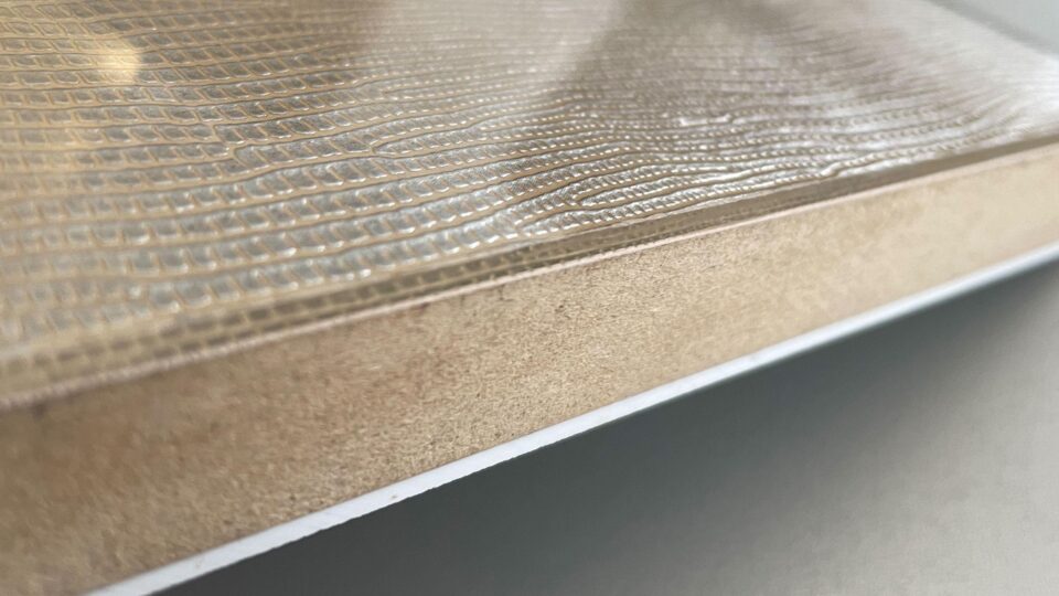 Cross-section pressed plate with counter tension