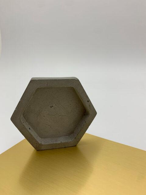 Brushed decor - DM Brass brushed matt AR - with concrete honeycomb