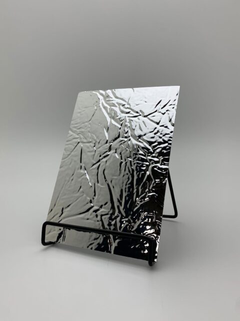 Detailaufnahme in der Größe A5 des strukturierten Dekors SL CREPA Silver