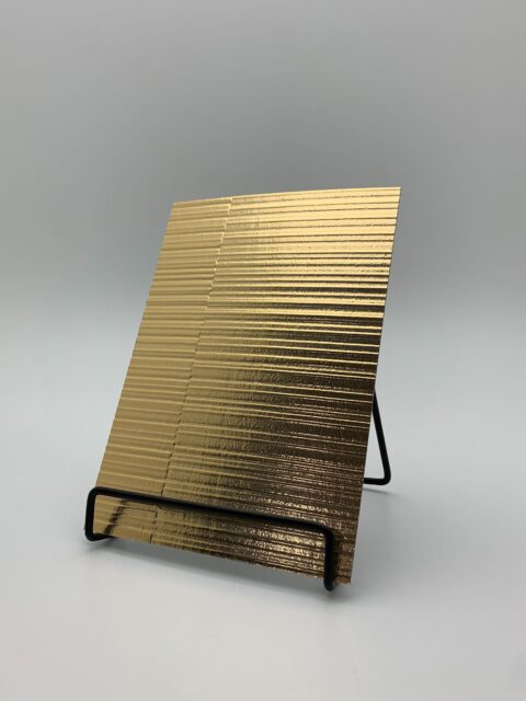 Detailaufnahme in der Größe A5 des strukturierten Dekors SL NOTCH Gold matt