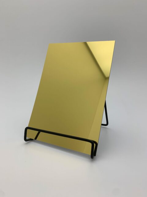 Detailed image in A5 size of the reflective decor DM Brass AR