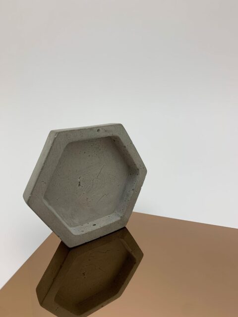 Spiegelndes Dekor - DM Brown AR - mit Betonwabe