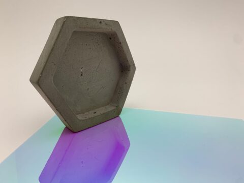 Reflective decor - DM Hollywood Blue - with concrete honeycomb