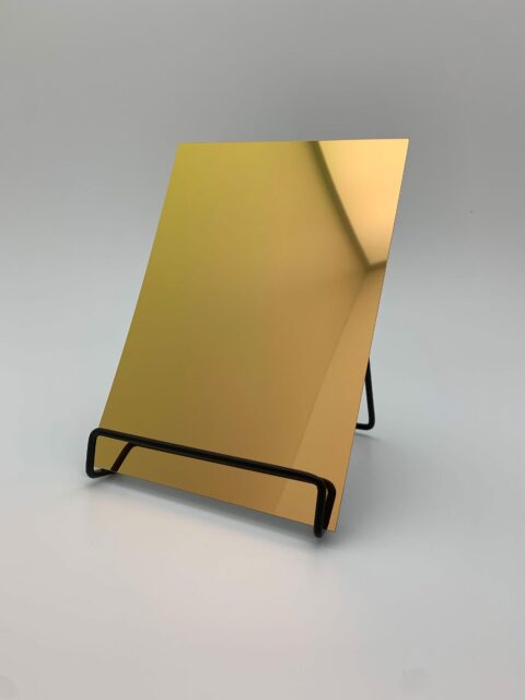 Detailed image in A5 size of the reflective decor DM OPTICAL MIRROR Gold AR