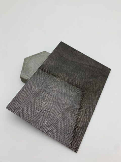 oblique pattern of mirrored SIBUGLAS decor - SG LEGUAN Nero AR+