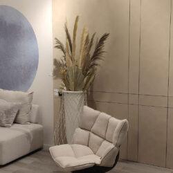 Bright living area with beige sofa and sand-coloured leather wall panelling