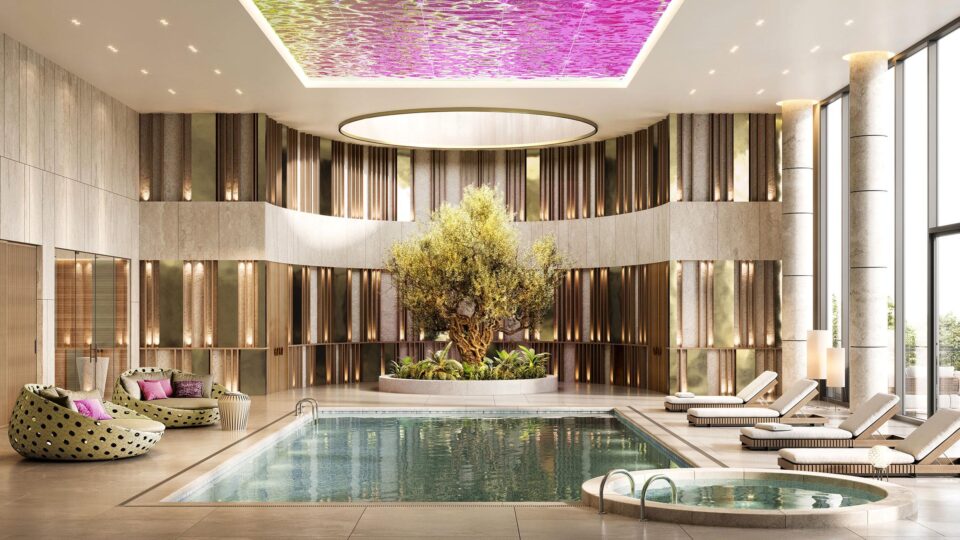 Hotel lounge with pool, decorative golden elements and mirrored ceiling