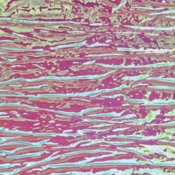 Detailaufnahme eines glänzenden, rosa Dekors mit Struktur