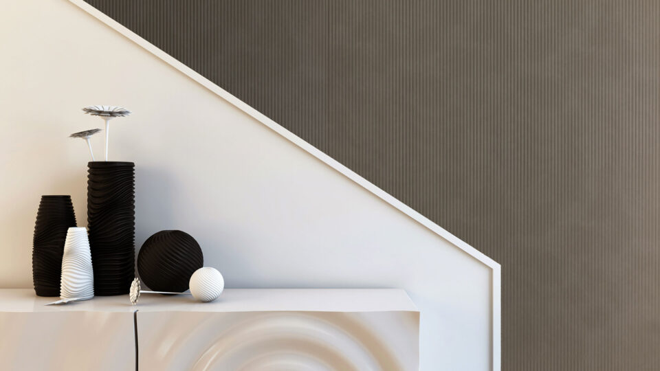 weiße Kommode vor einem dunkelm Lederhintergrund