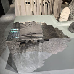 Sales presenter with silver-colored mosaics in detail