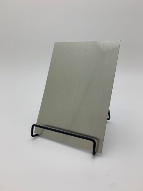 Detailaufnahme in der Größe A5 des gebürsteten Dekors DM Green Steel brushed AR