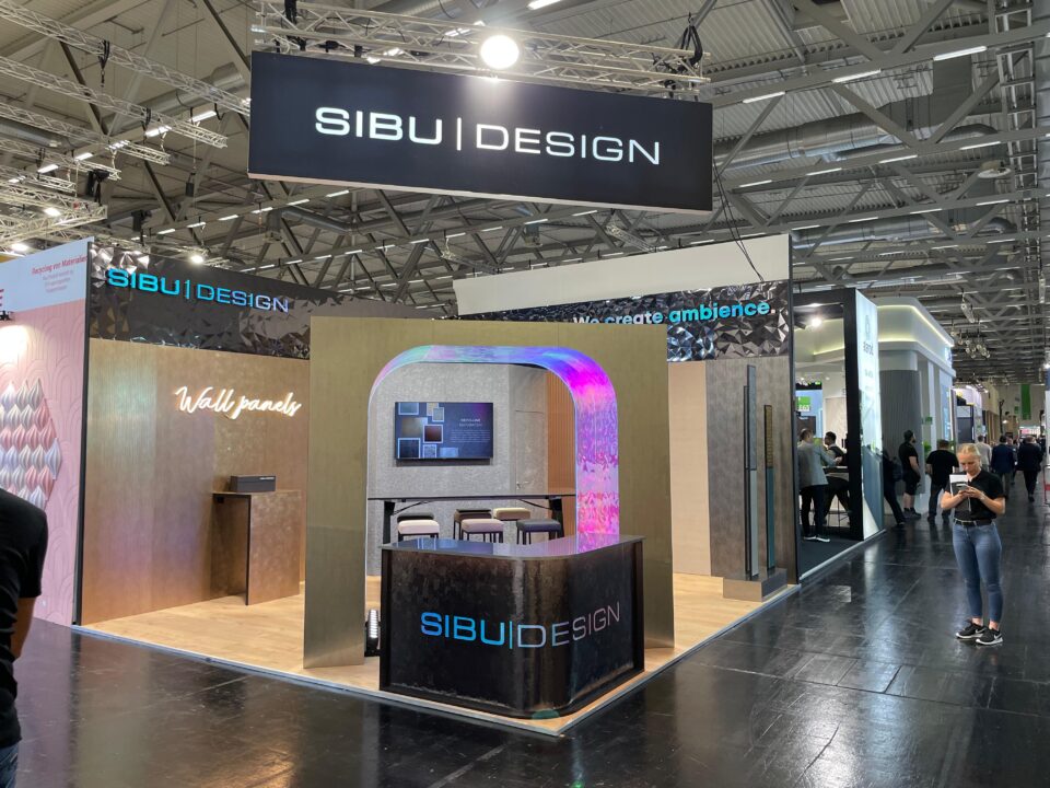 Foto des SIBU DESIGN Messestandes auf der Interzum 2025 in Köln.