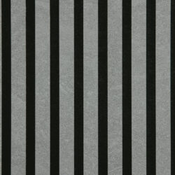 Detailaufnahme eines schallabsorbierenden Akustikpaneels. Die Oberfläche ist schwarz und wird von edlen, grauen steinfarbenen Streifen durchzogen.