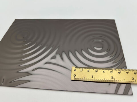 Detailaufnahme mit Lineal, des Designpaneels SL TARGET Anthracite.