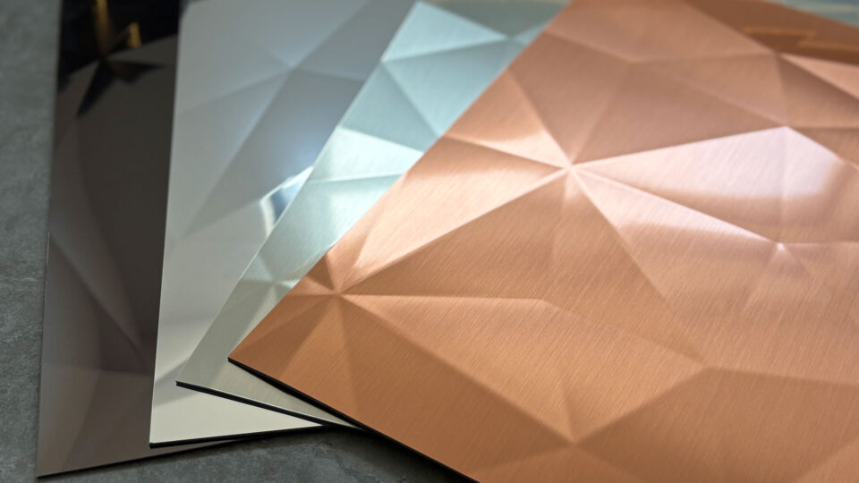 Shown are four color variants of the SL DIAMOND decorative panel, in both brushed and reflective finishes. Its distinctive feature is the structure reminiscent of a diamond cut.