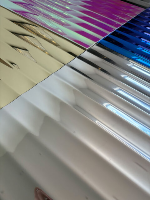 Four fanned-out color variants of the structured wall panel SL PILLAR are shown.