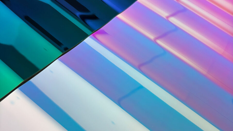 Four fanned-out color variants of the structured wall panel SL PILLAR are shown.