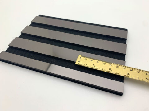 Detailaufnahme mit Lineal des ACOUSTIC WALL PANELS AP in der Farbe Anthracite