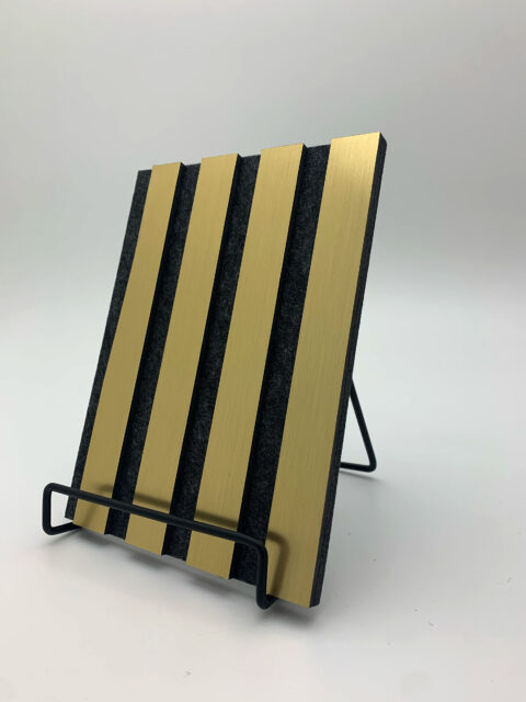 Detailbild im Format A5 des ACOUSTIC WALL PANELS in der Farbe Brass