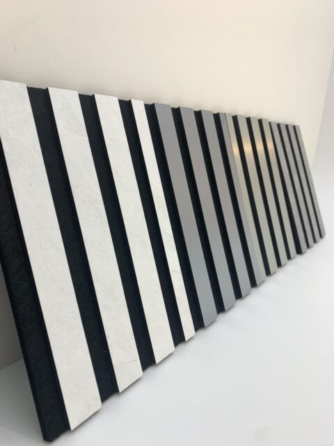 Verschiedene aneinandergereihte Akustikpaneele seitlich abfotografiert